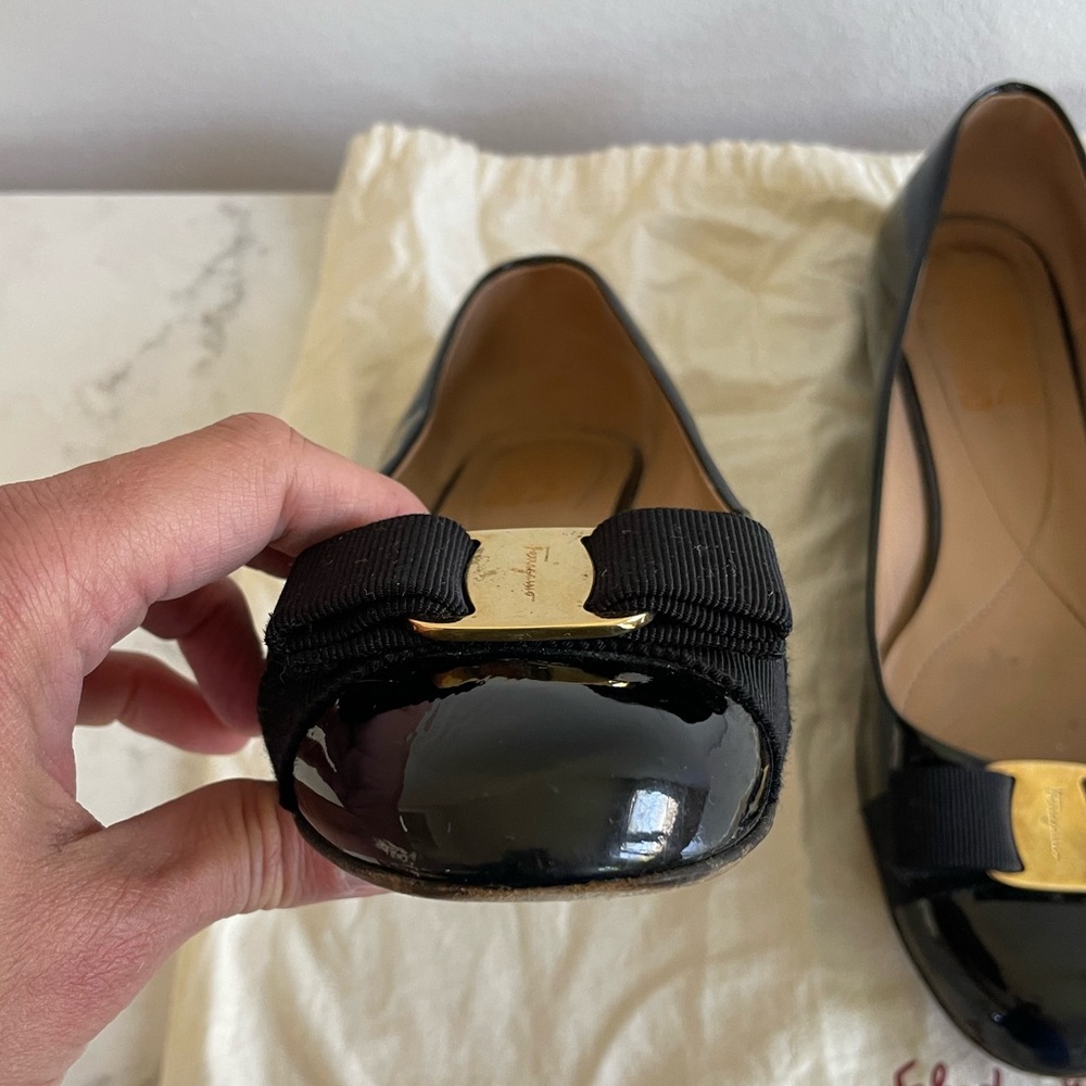 Salvatore Ferragamo Black Patent Leather Vara Bow Flats with Gold Buckle - Picture 7 of 9